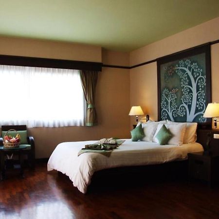 Sarita Chalet & Spa Hotel - Sha Extra Plus Praia de Jomtien Exterior foto