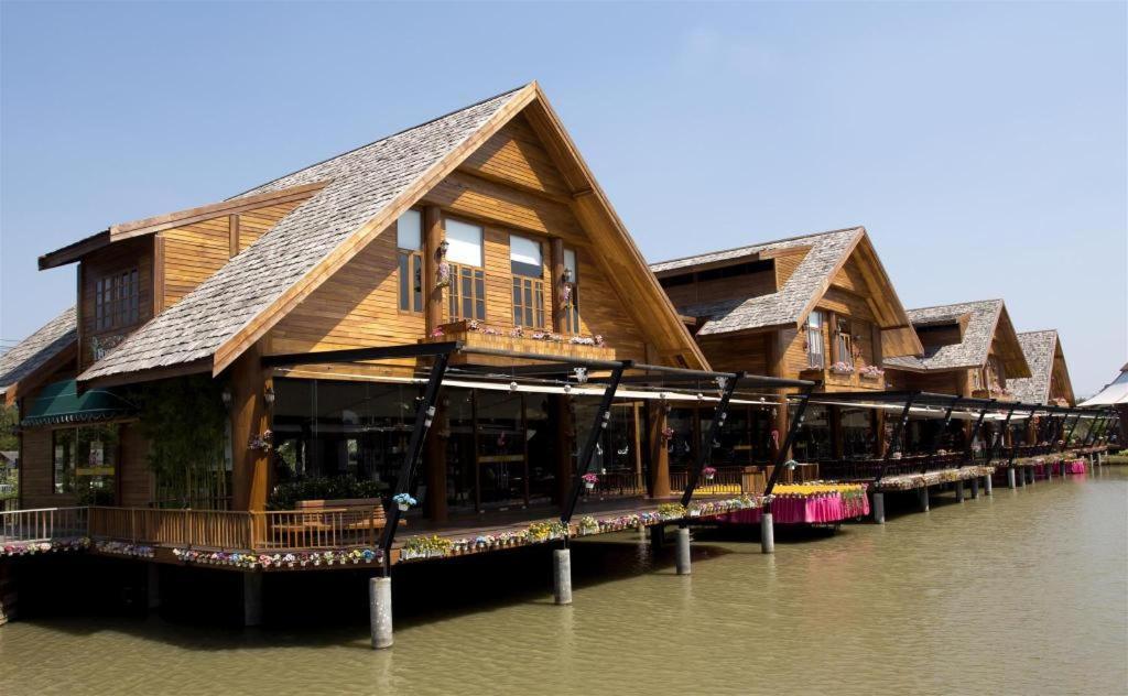 Sarita Chalet & Spa Hotel - Sha Extra Plus Praia de Jomtien Exterior foto