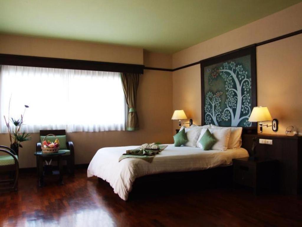Sarita Chalet & Spa Hotel - Sha Extra Plus Praia de Jomtien Exterior foto
