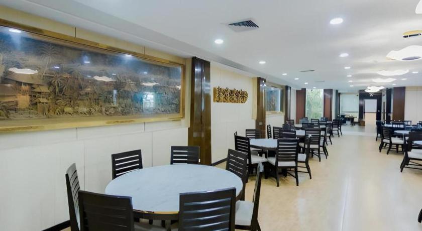 Sarita Chalet & Spa Hotel - Sha Extra Plus Praia de Jomtien Exterior foto