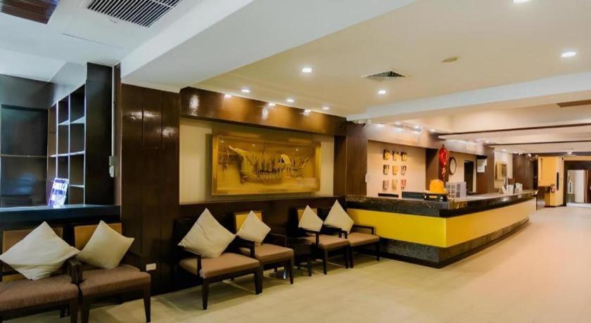 Sarita Chalet & Spa Hotel - Sha Extra Plus Praia de Jomtien Exterior foto
