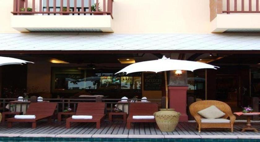 Sarita Chalet & Spa Hotel - Sha Extra Plus Praia de Jomtien Exterior foto