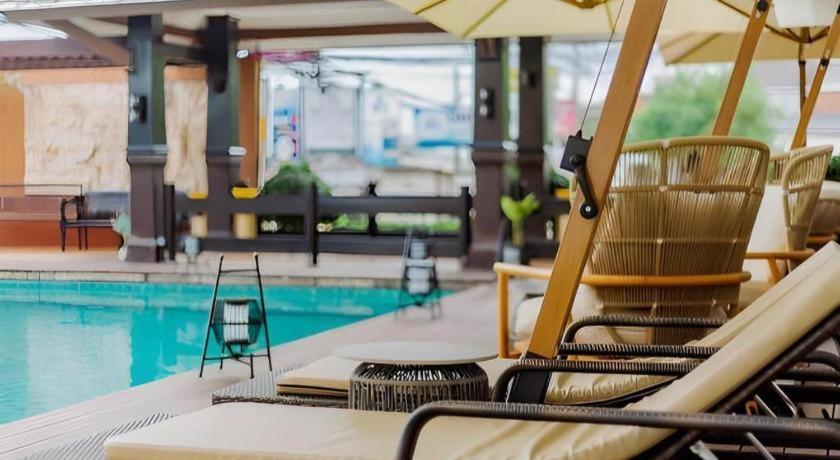 Sarita Chalet & Spa Hotel - Sha Extra Plus Praia de Jomtien Exterior foto